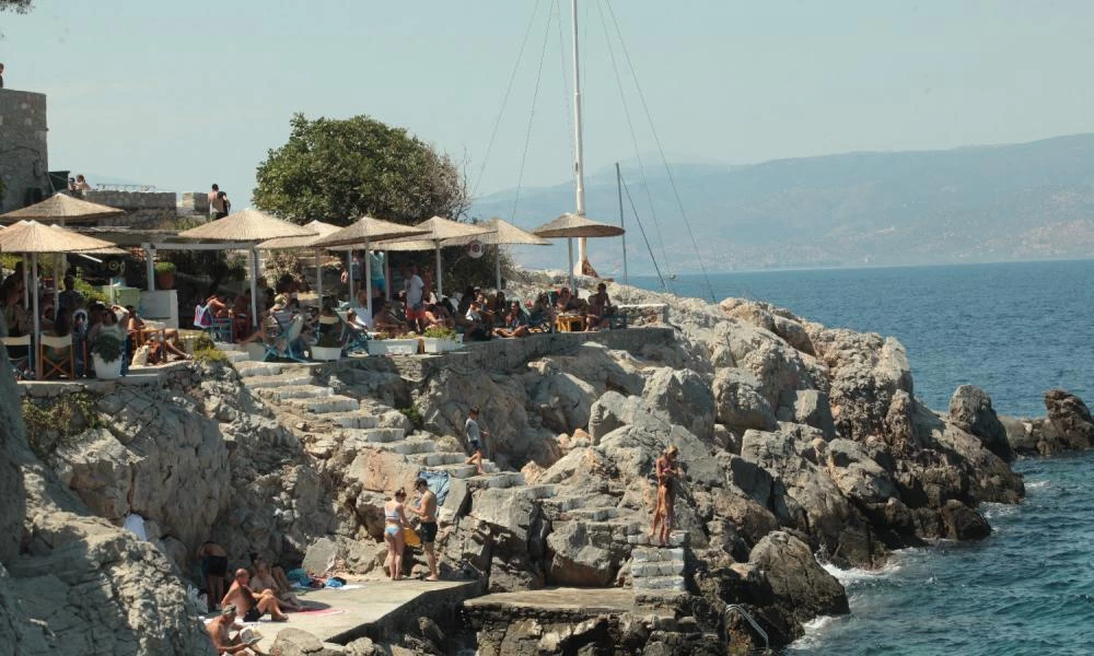 Κορονοϊός: Ασφαλής η Ύδρα λέει ο Δήμος - Διαψεύδει τα περί κρουσμάτων
